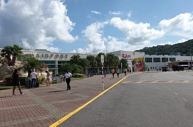 Montego Bay Airport Transfer to Ocho Rios and Runnaway Bay Hotels(Private) - What you will and will not see along the way