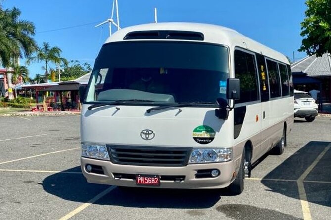 Montego Bay Airport Transfer to Resorts in Montego Bay - Landing at Montego Bay airport