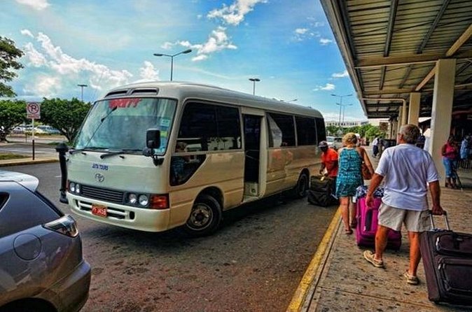 Montego Bay Airport Transfers to Negril Hotels - Families, luggage, and comfort