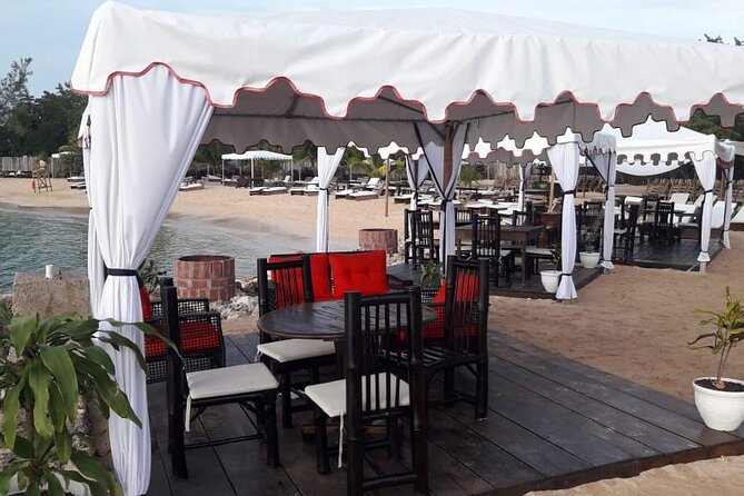 Montego Bay: Bamboo Beach Club VIP Access with Lunch & Cocktails - What the entertainment adds to the afternoon
