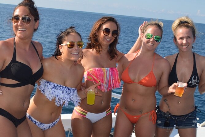 Montego Bay Catamaran: Snorkel Tour with Open Bar & Reggae DJ - Open Jamaican bar with Red Stripe and rum punch