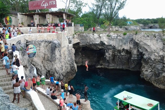 Montego Bay Excursion Negril 7 Miles Beach, Rick's Cafe and Time Square Shopping - Rick’s Cafe and Negril’s famous cliffside show