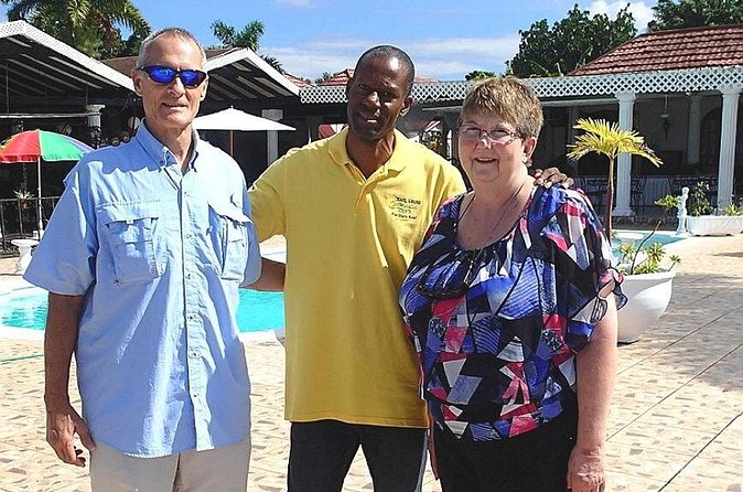 Montego Bay Hotels Private Airport Round Trip Transfers - Drivers who add a little local color