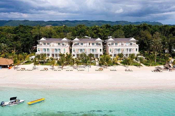 Montego Bay Jamaica Sangster Airport Transfer to hotels in Negril - What the vehicle provides along the way
