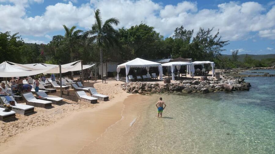 Montego Bay: Jungle River Tubing and Bamboo Beach Club Trip - How the staff shape the experience