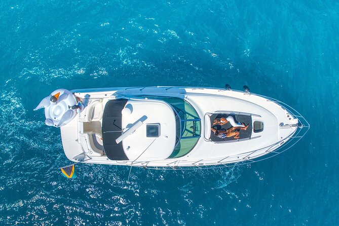 Montego Bay Private Yacht Tour with Open Bar and Lunch - Lunch along the Hip Strip