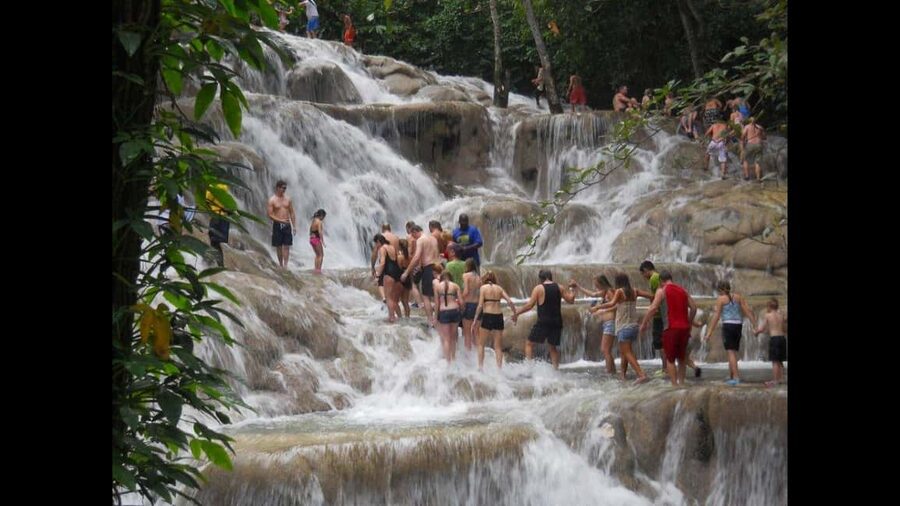 Montego Bay: River Rafting and Dunn's River Falls Day Trip - A quiet start on Jamaica’s Rio Nuevo River