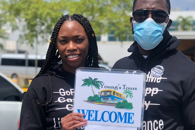 Montego Bay Roundtrip Luxury Transfer with Lounge Access - Food, drinks, Wi-Fi, and practical comfort