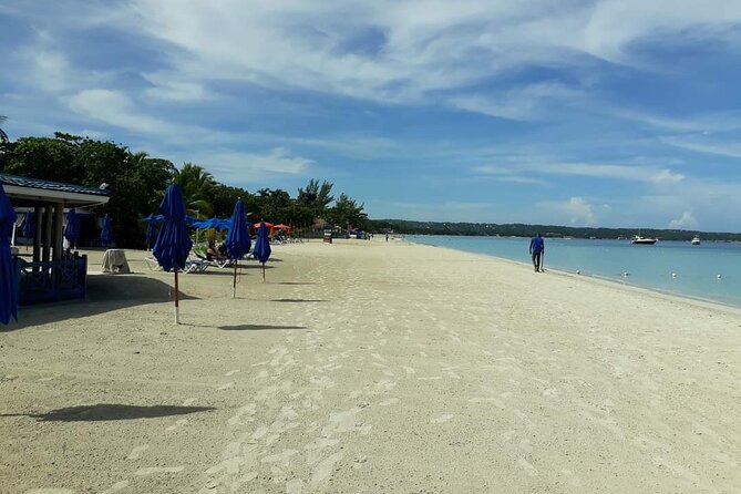 Negril 7 Miles Beach and Rick's Cafe Tour - The cliffside setting at Rick’s Cafe