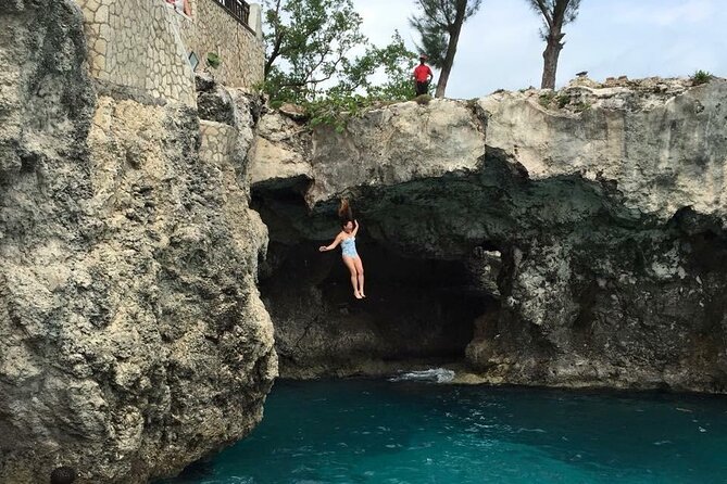 Negril Beach Break and Ricks Cafe - Montego Bay Cruise Port - Seven miles of sand in Negril