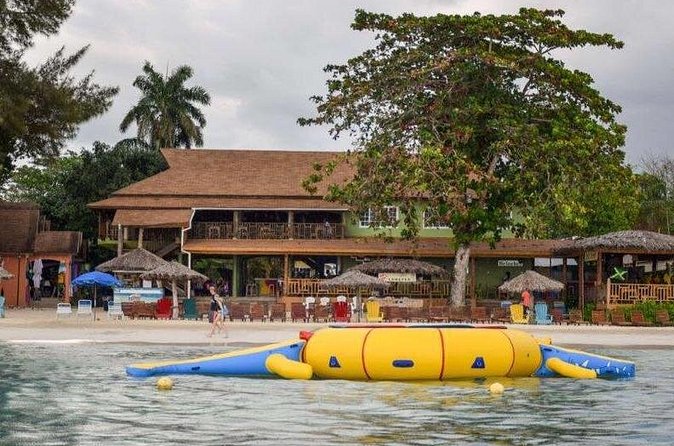 Negril Beach Break and Ricks Cafe - Montego Bay Cruise Port - Who will enjoy this Negril day most