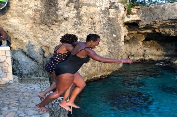 Negril Beach Experience & Rick's Cafe from Negril - What the private vehicle adds