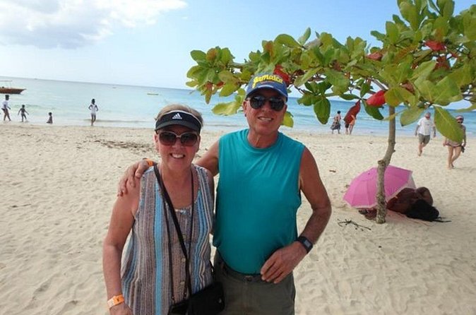 Negril Beach & Rick's Cafe Tour - A driver who shapes the day