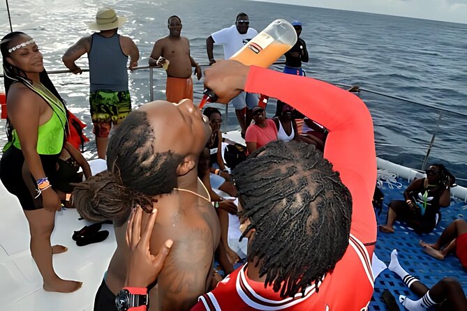 Negril Catamaran: Adults Sunset Party with Drinks & DJ - Sunset and cliff diving at Rick’s Cafe