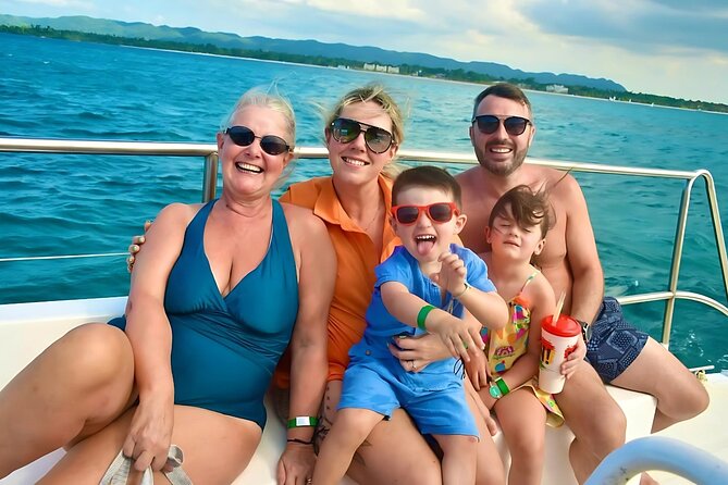 Negril Catamaran: Adults Sunset Party with Drinks & DJ - Drinks, snacks, and the adults-only mood