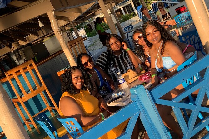 Negril Experience 1- 4 Persons - Rick’s Cafe and the Negril cliff experience