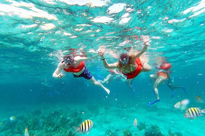 Negril PRIVATE CHARTER Catamaran (rate for 21 persons) - A private catamaran for a full group