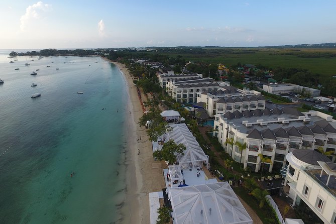 Negril's 7 miles Beach and Rick's Café - Why these two Negril stops work well together