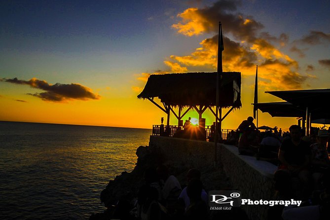 Negril's 7 miles Beach and Rick's Café - The guide can shape the whole afternoon