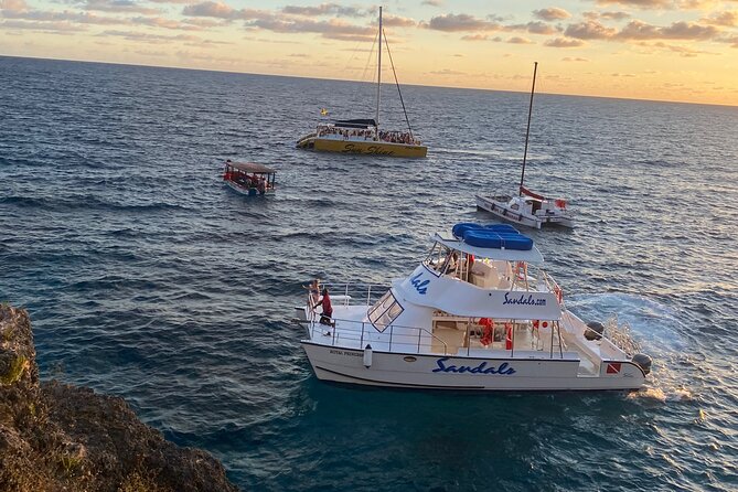 Negril Seven Miles Beach And Ricks Cafe Tour - What the private vehicle changes