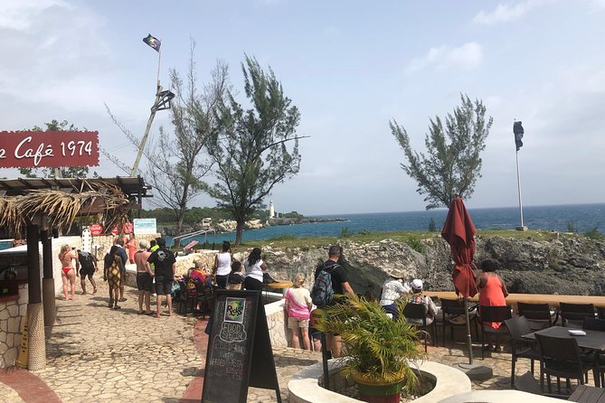 Negril Shopping And Rick's Café - Rick’s Café and the famous 35-foot jump