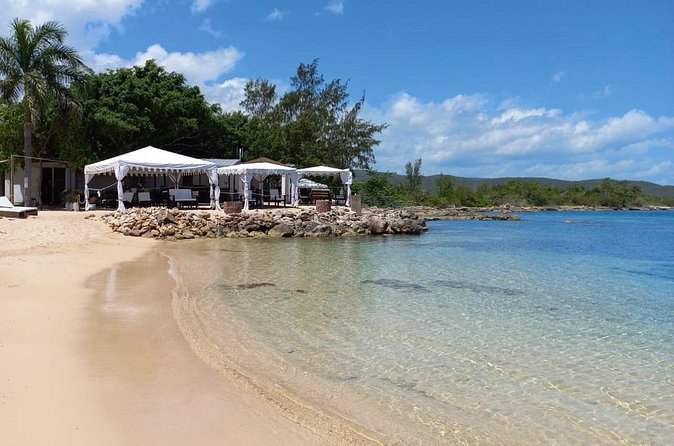 Ocho Rios: Bamboo Beach Club VIP Access with Lunch and Cocktails - Who gets the most value from the $95 price