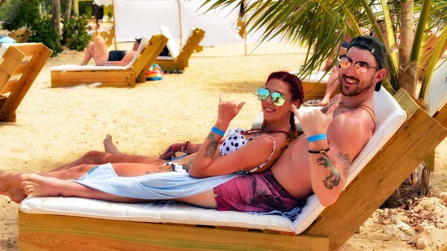 Ocho Rios: Bamboo Beach Club VIP Pass with Lunch and Drinks - Swimming, sunbathing, and reggae by your lounge bed
