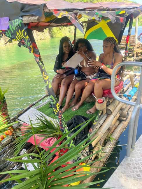 Ocho Rios : Bamboo River Rafting and HorseBack Riding - A quiet hour on a 30-foot bamboo raft