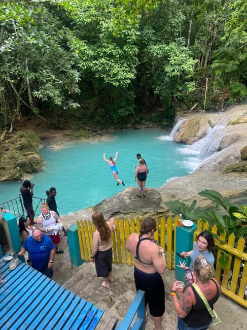 Ocho Rios : Blue Hole and Sightseeing Tour - The Ocho Rios drive shows two sides of town