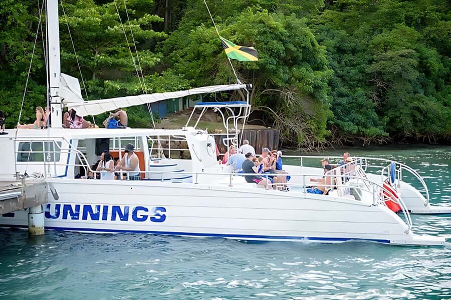 Ocho Rios Catamaran: Dunn's River, Snorkeling & Open Bar - The return trip turns into a party cruise