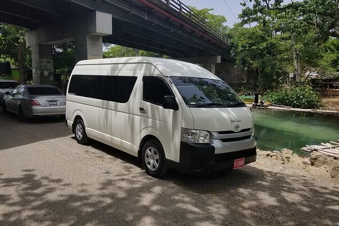 Ocho Rios Hotels Airport Private Transfer (MBJ) - Leaving Sangster Airport without the taxi-line fuss