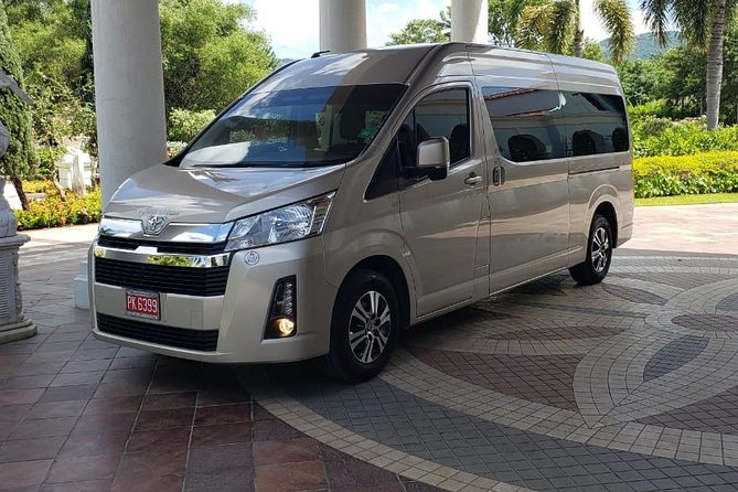 Ocho Rios Private Transfer to Montego Bay Airport (MBJ) - The ride toward Ocho Rios