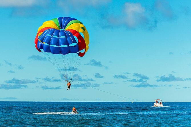 Parasailing & Jetski Water Activities in Montego Bay - Fifteen minutes above the sea