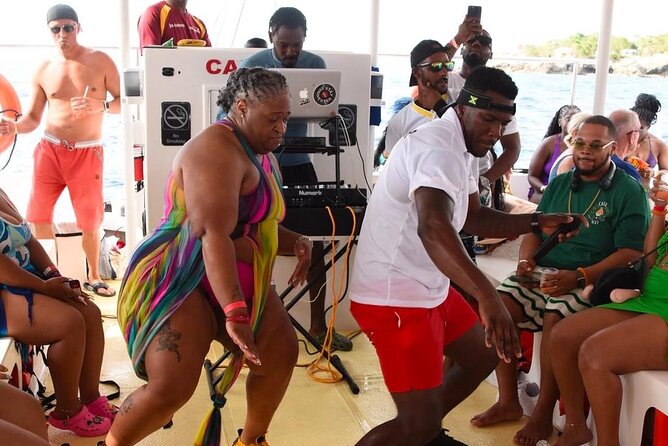 Party Catamaran: OpenBar, Music, Negril Beach, Caves, Snorkeling - Snorkeling is the quieter part of the party