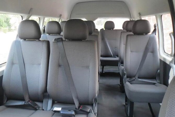 Private Airport Pickup and drop off in Jamaica - Drivers who make the meeting easier