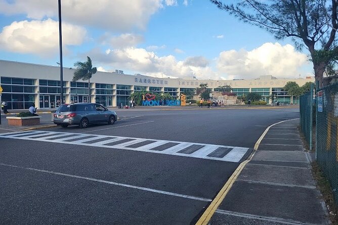 Private Airport Pickup and drop off in Jamaica - What the 20-minute to 90-minute ride feels like