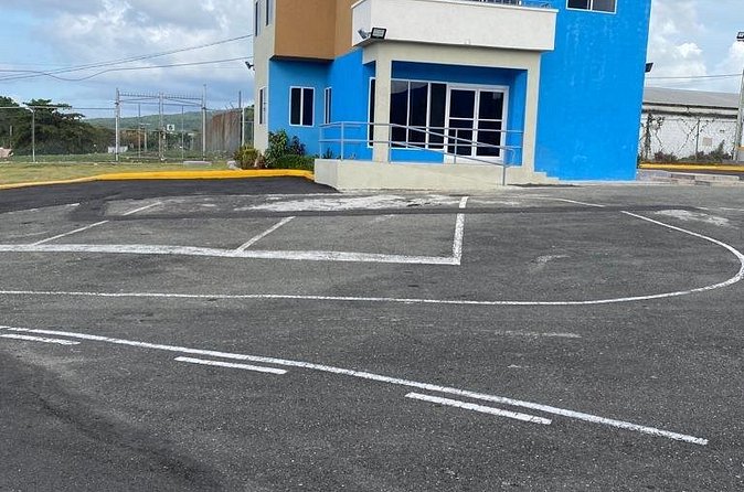 Private Airport Transfer from Ian Fleming Airport to Ocho Rios - What you will not have to do