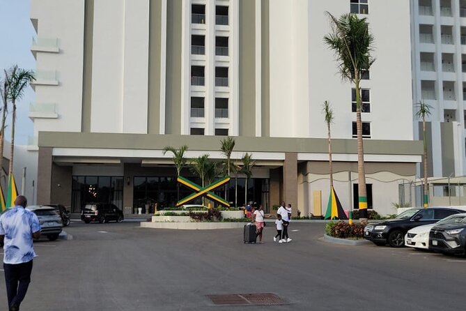Private Airport Transfer Riu Aquarelle & Excellence Oyster Bay - A private start to your Jamaica stay