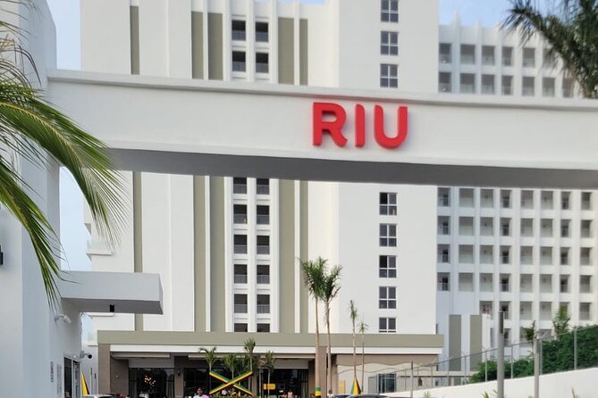 Private Airport Transfer Riu Aquarelle & Excellence Oyster Bay - What the drivers add to the experience