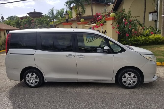 Private Airport Transfer to Azul Beach Resort Negril - The driver can shape the first hour of your holiday