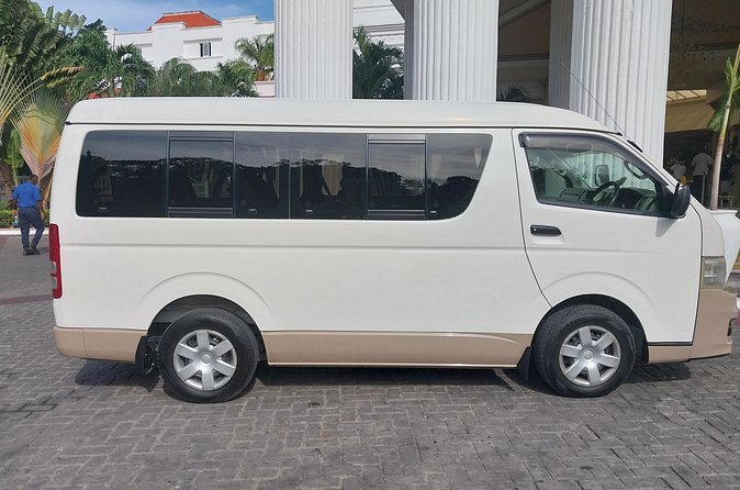 Private Airport Transfer to Hotel Riu Palace Aquarelle - A private arrival instead of a resort bus