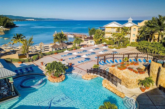 Private Airport Transfer to Jewel Paradise Cove Resort - The driver makes the difference