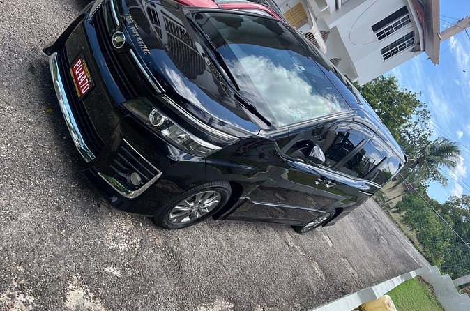 Private Airport Transfers in Montego Bay - What the Driver Pickup Looks Like