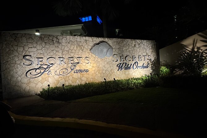 Private Airport Transfers To Montego Bay Hotels - Air conditioning, luggage help, and onboard WiFi