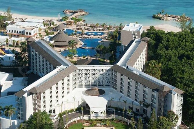 Private Airport Transfers to Royalton Blue Waters and White Sand - A calm first hour after landing at Montego Bay