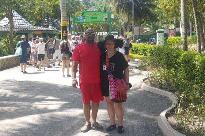 Private & Customize Tour to Bob Marley's Nine Mile and Dunn's River Falls - A long but rewarding day from Montego Bay