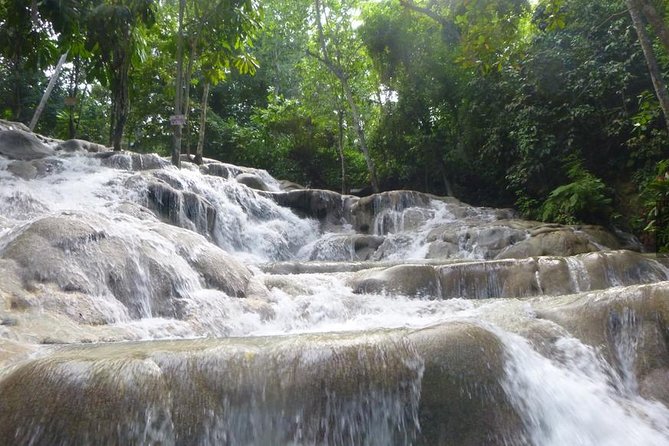 [PRIVATE]Dunn's River & Martha Brae Rafting - Entrance & Lunch - Why combine Dunn’s River Falls with Martha Brae?