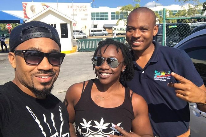 Private: Montego Bay Airport- Negril Resorts on the beach - A driver who adds more than directions
