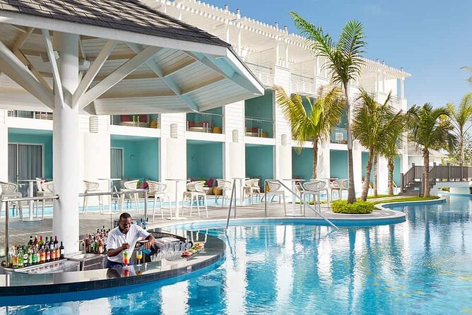 Private Montego Bay Jamaica Airport Transfer to Hotels in Negril - Round-trip planning for your flight home