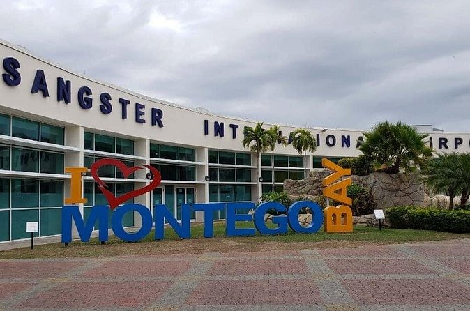 Private Montego Bay Jamaica Airport Transfer to Montego Bay Hotel - Small extras that make the ride easier